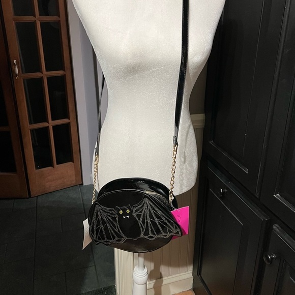 Betsey Johnson Crossbody Patent Bat Purse NWT - Picture 3 of 9